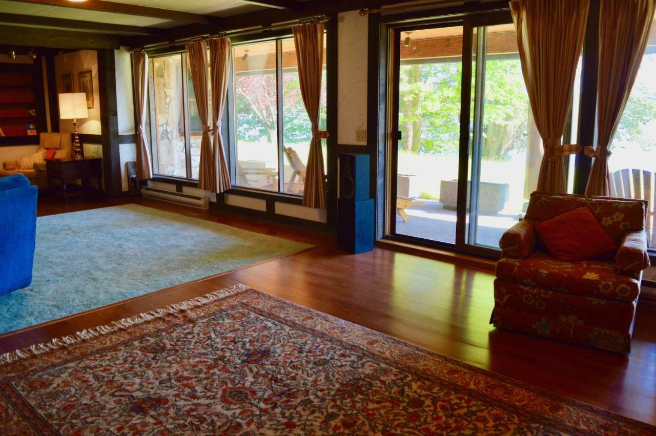 Oceanfront Suite Gibsons Kültér fotó